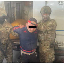 “Дордойдогу” жүк ташуучу унаалардын айдоочуларынан опузалап акча талап кылган жаран кармалды