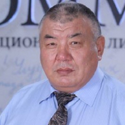 Качкын Булатов: “Сабатсыз депутаттар элди алаксыткыча мамлекетти өнүктүрө турган жаратман пикир айтпайбы”