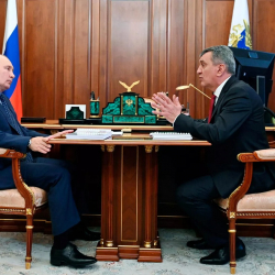 Путин Меняйлодон атайын аскердик операциянын катышуучуларынын колдоосун жеке көзөмөлгө алууну суранды