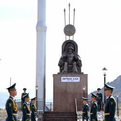 Садыр Жапаров в Кочкорском районе открыл памятник Ормон Хану по случаю 230-летия со дня его рождения