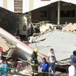 Семь человек погибли при обрушении крыши церкви на севере Мексики