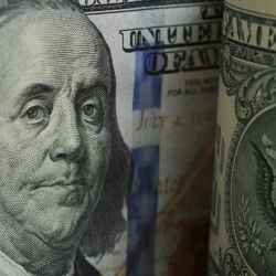 Эксперт: АКШ өзүнүн валютасынын душманы болуп жатат