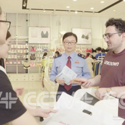 CCTV+: Кытайдын Чжэцзян провинциясы чет элдик сатып алуучулар үчүн салыкты заматта кайтаруу кызматын ишке киргизди