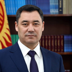 Садыр Жапаровдун Жарандык авиация кызматкерлерин куттуктады