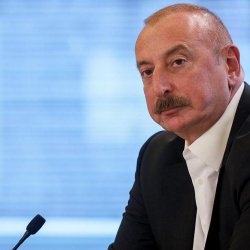 Алиев Пашиняндын Бишкекке келбей турганына кескин жооп берди