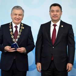 Өзбекстандын президенти Мирзиёев Ардак белгиси менен сыйланды