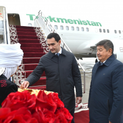 Түркмөнстандын президенти Сердар Бердымухамедов Кыргызстанга келди