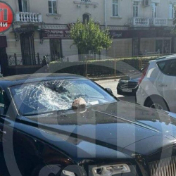 Разбили лобовое стекло Rolls-Royce, полиция проведет проверку