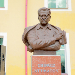 Өзбекстанда Чыңгыз Айтматовдун 95 жылдыгы белгиленди