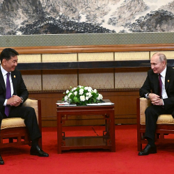 Президент России провёл встречу с Президентом Монголии Ухнагийин Хурэлсухом.