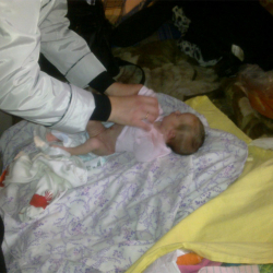 Бишкекте таштанды челектен жаңы төрөлгөн ымыркай табылды