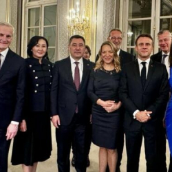 Садыр Жапаров менен жубайы Франциянын президентинин кабыл алуу иш-чарасына катышты