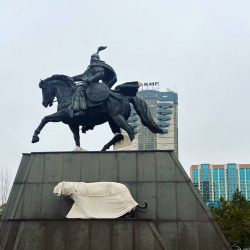 Астанада Айкөл Манастын айкели орнотулду