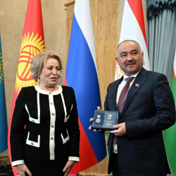 Торага Нурланбек Шакиев награжден медалью «30 лет МПА СНГ»