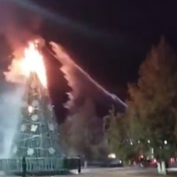 Кара-Көл шаарындагы жаңы жылдык балаты быйыл да күйүп кетти