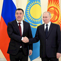 Владимир Путин Садыр Жапаровду Жаңы жылы менен куттуктады