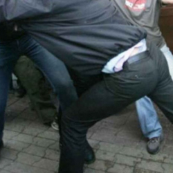 Дарыгерлер мас болуп алышып, массалык мушташ чыгарышты