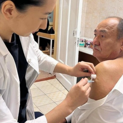 Министр Бейшеналиев коронавируска каршы эмдөөдөн өтүүгө чакырды