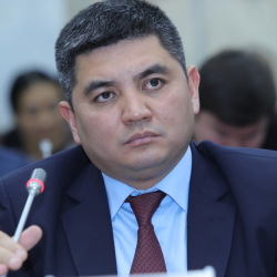 Президент Эмил Жамгырчиев ким менен сүйлөшүүгө аракет кылганын айтты