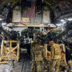 АКШ Украинага курал-жарак берүүнү токтотту