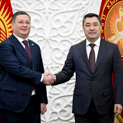 Садыр Жапаров Казакстандын тышкы иштер министри Мурат Нуртлеуну кабыл алды