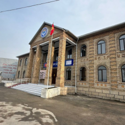 УКМК: Сузактагы айыл өкмөттүн имаратын атайын өрттөгөндөр аныкталып, камакка алынды