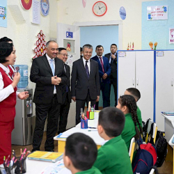 Шакиев Бишкектеги “Креатив-Таалим” билим берүү комплексине барды