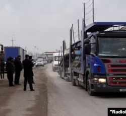 Тажик-өзбек чек арасындагы кезек: уруксат кагаздын баасы кымбаттап кетти