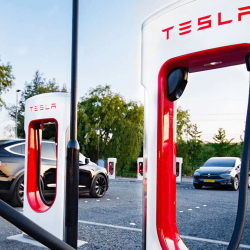 Stellantis добавит зарядные порты от Tesla в свои электрокары