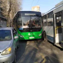 Бишкекте беш автобустун айдоочусу жумуштан кетти