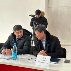 Чүй облусунун Жаңы-Жер айылында жер тилкелерин мыйзамдаштыруу боюнча жыйын өттү