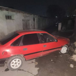 Кызыл-Кыяда автоунааны тартып алып, тоноочулук кылган үч жаран кармалды