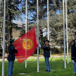 БУУнун Женевадагы кеңсесинде Кыргызстандын жаңы туусу көтөрүлдү