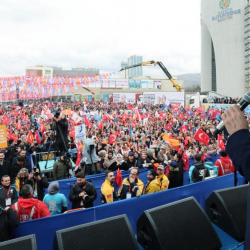 Эрдоган: «Биз жер титирөө болгон шаарларыбызга коргонуу өнөр жайы инвестицияларын топтойбуз»