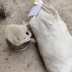 Милиция жети өгүздүк жарандын үйүнөн алты килограммдан ашуун баңгизат тапты