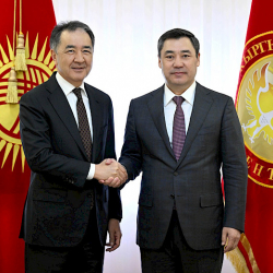 Садыр Жапаров ЕЭК коллегиясынын төрагасы Бакытжан Сагинтаевди кабыл алды