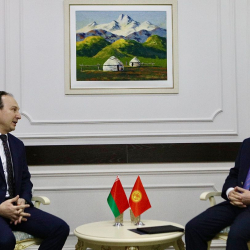 Кулубаев Беларустун элчиси Андрей Страчкону дипмиссиясынын аякташына байланыштуу кабыл алды