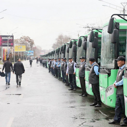 Ош мэриясына атайын унаалар жана 100 даана автобус тапшырылды