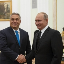 Орбан Путинди шайлоодогу жеңиши менен куттуктады