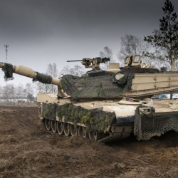 Российские военные эвакуировали с линии фронта первый танк Abrams