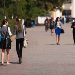 Представлен график работы школ на майские выходные в Бишкеке