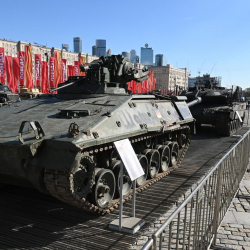 АКШлык ардагер: Батыш олжолонгон техникасынын көргөзмөсү үчүн уялышы керек