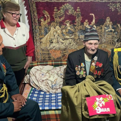 Панфилов дивизиясынын жетекчилиги Ысык-Көлдөгү ардагерлерди куттуктады