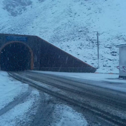 Төө-Ашууда кар жаап жатат