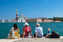 Орустар массалык түрдө бир мусулман өлкөсүнө агылды