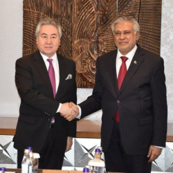 Астанада Кыргызстан менен Пакистандын тышкы иштер министрлери жолугушту