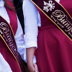 Бүтүрүүчүлөр үчүн мамлекеттик аттестация канча убакытка созулары айтылды