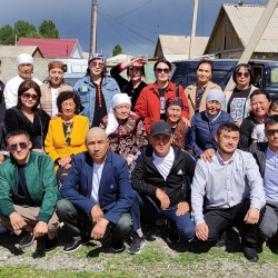 Выпускники, окончившие школу 20 лет назад, подарили квартиру бывшей однокласснице