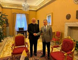 Глава МИД КР провел переговоры с архиепископом Ватикана Полом Ричардом Галлахером