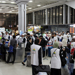 Зыяратчылардын алгачкы тобу ажылыкка Оштон учуп кетти